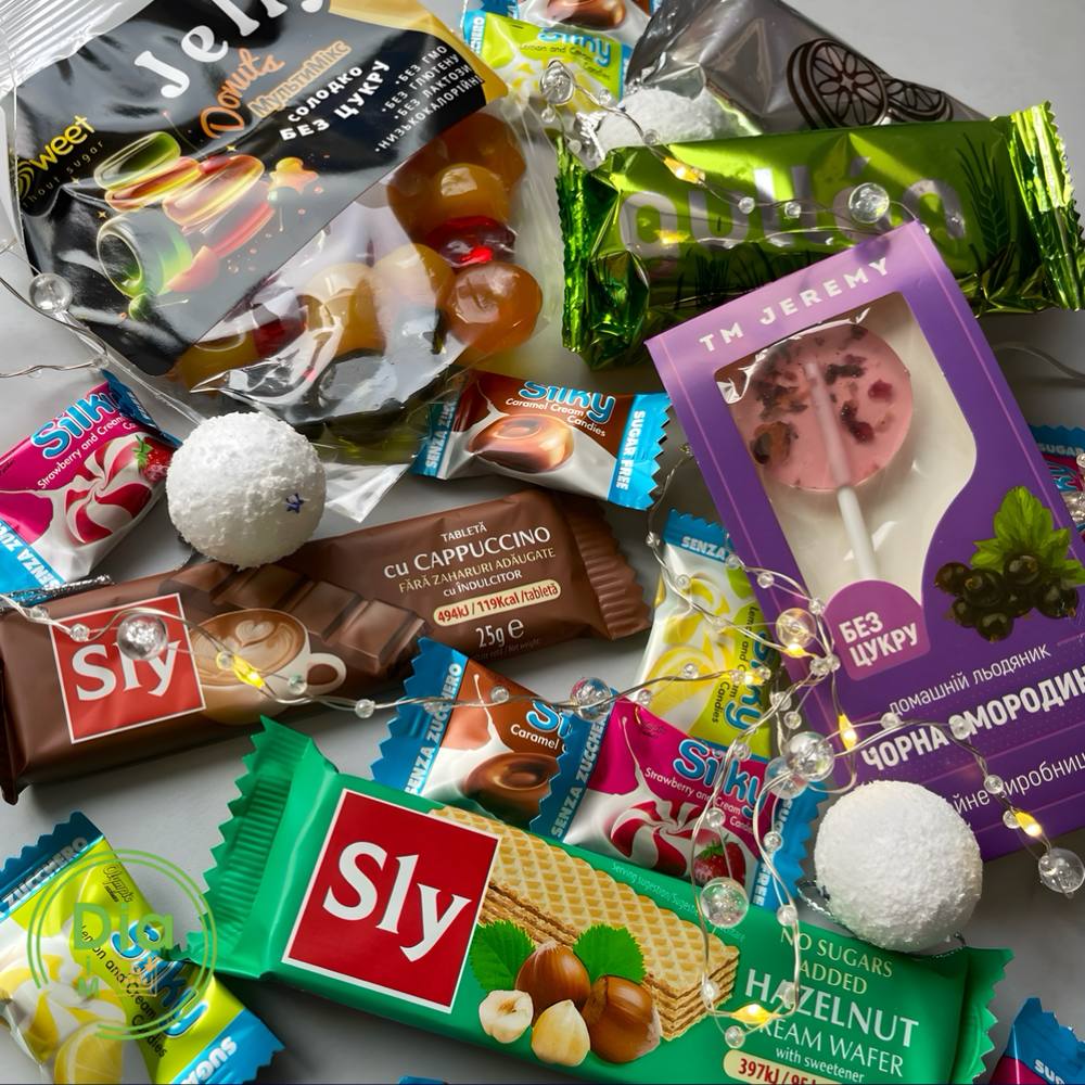 Різноманітні солодощі без цукру на столі.